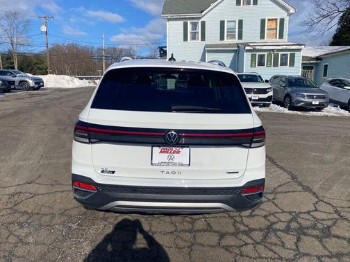 2025 Volkswagen Taos 1.5T SE