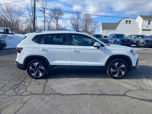 2025 Volkswagen Taos 1.5T SE