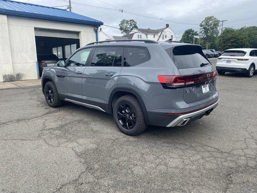 2025 Volkswagen Atlas 2.0T Peak Edition