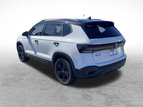 2025 Volkswagen Taos 1.5T SE Black