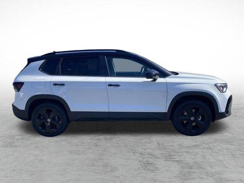 2025 Volkswagen Taos 1.5T SE Black