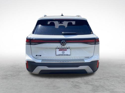 2025 Volkswagen Tiguan 2.0T SE 4MOTION