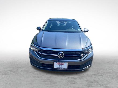 Platinum Gray Metallic 2023 Volkswagen Jetta 1.5T SE