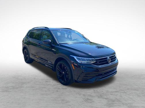 Deep Black 2023 Volkswagen Tiguan 2.0T SE R-Line Black 4MOTION