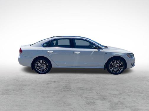 Candy White 2015 Volkswagen Passat 1.8T Auto Sport
