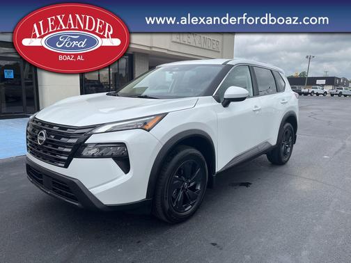 Everest White Pearl Tricoat 2026 Nissan Rogue SV