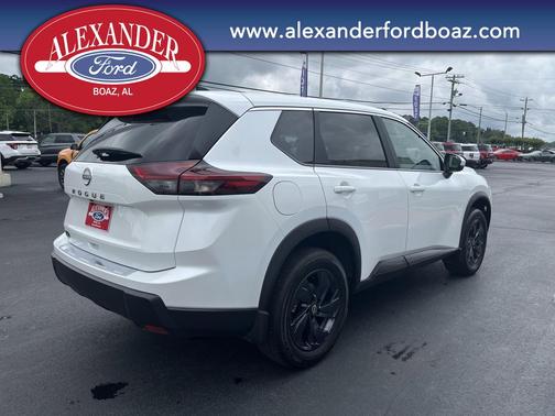 Everest White Pearl Tricoat 2026 Nissan Rogue SV