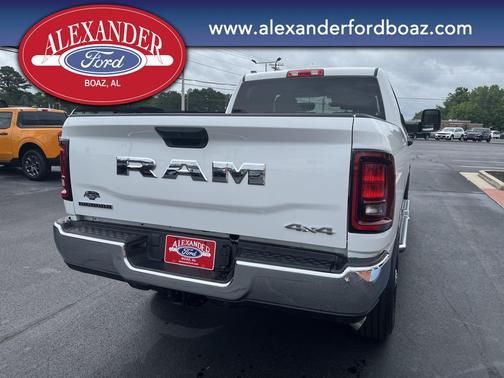Bright White Clearcoat 2026 RAM 2500 Big Horn Crew Cab 4x4 6'4' Box