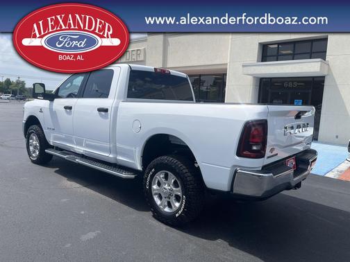 Bright White Clearcoat 2025 RAM 2500 Big Horn Crew Cab 4x4 6'4' Box