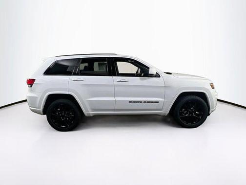2022 Jeep Grand Cherokee Laredo