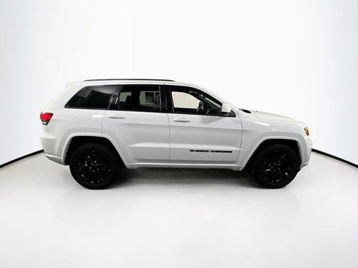 2022 Jeep Grand Cherokee Laredo