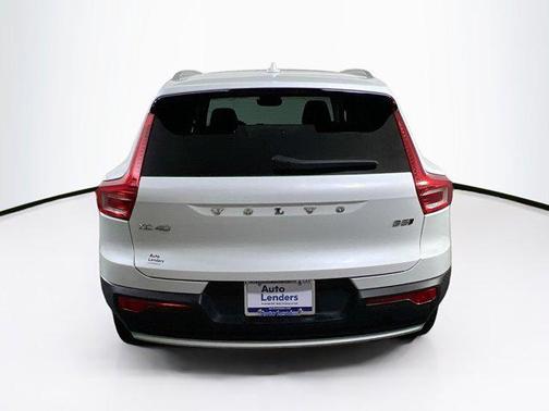 2023 Volvo XC40 B5 Plus Bright Theme