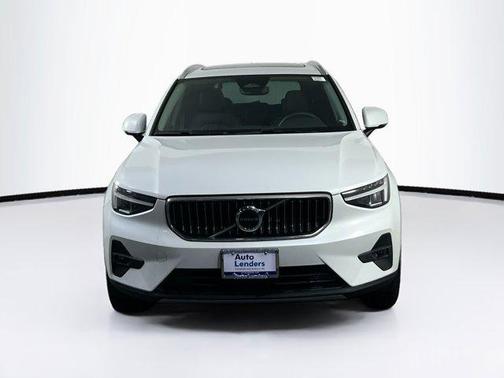 2023 Volvo XC40 B5 Plus Bright Theme
