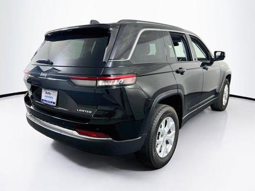 Diamond Black Crystal Pearlcoat 2023 Jeep Grand Cherokee Limited