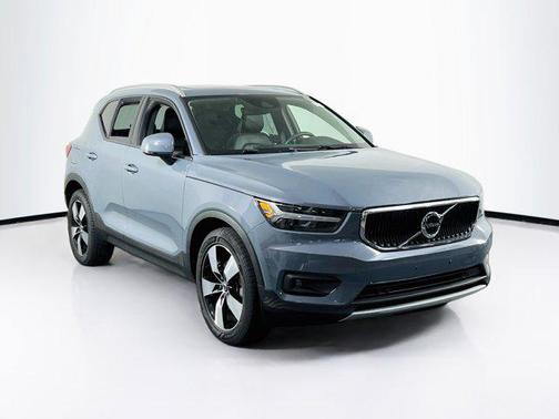 Thunder Grey Metallic 2021 Volvo XC40 T5 Momentum