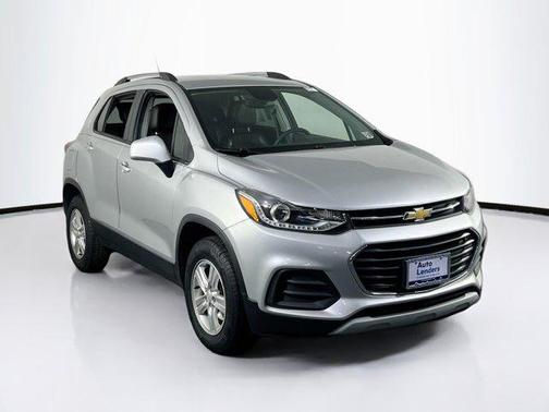 Silver Ice Metallic 2022 Chevrolet Trax LT