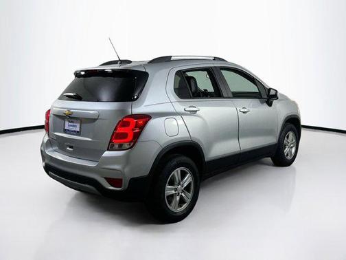 Silver Ice Metallic 2022 Chevrolet Trax LT