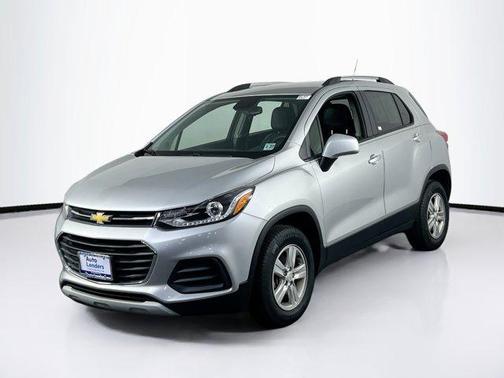 Silver Ice Metallic 2022 Chevrolet Trax LT