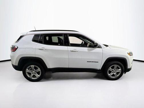Bright White Clearcoat 2023 Jeep Compass Latitude