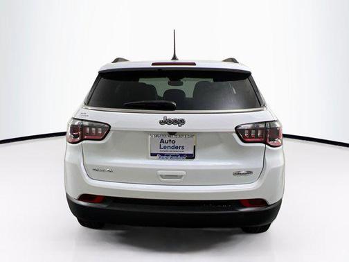 Bright White Clearcoat 2023 Jeep Compass Latitude