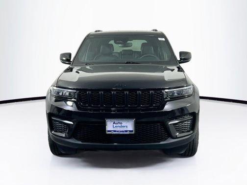 Diamond Black Crystal Pearlcoat 2023 Jeep Grand Cherokee Altitude