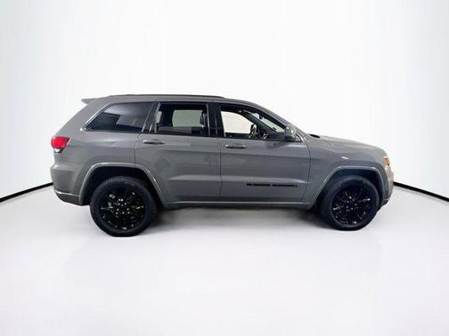 2022 Jeep Grand Cherokee Laredo