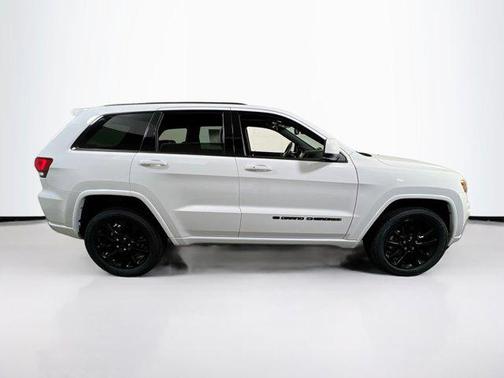 2022 Jeep Grand Cherokee Laredo
