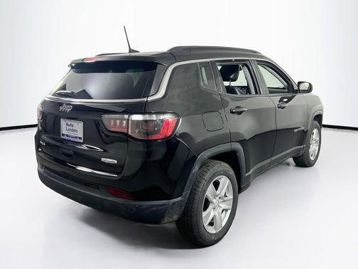 Diamond Black Crystal Pearlcoat 2022 Jeep Compass Latitude