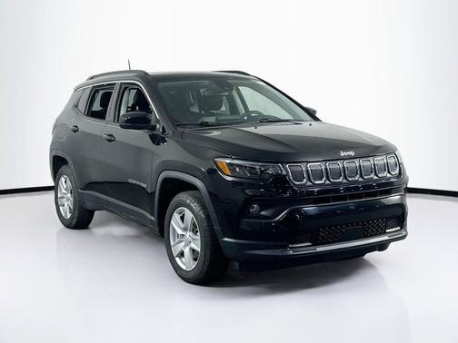 Diamond Black Crystal Pearlcoat 2022 Jeep Compass Latitude