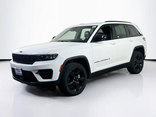 Bright White Clearcoat 2023 Jeep Grand Cherokee Altitude