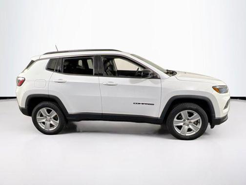 Bright White Clearcoat 2022 Jeep Compass Latitude