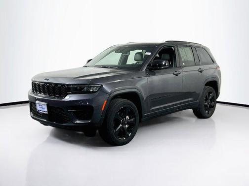 Baltic Gray Metallic Clearcoat 2023 Jeep Grand Cherokee Altitude