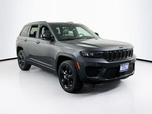 Baltic Gray Metallic Clearcoat 2023 Jeep Grand Cherokee Altitude