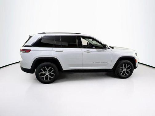 Bright White Clearcoat 2023 Jeep Grand Cherokee Limited