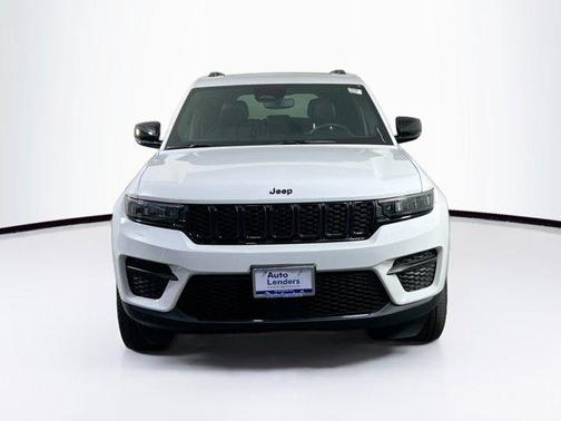 Bright White Clearcoat 2023 Jeep Grand Cherokee Altitude
