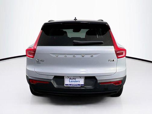 2022 Volvo XC40 T5 R-Design