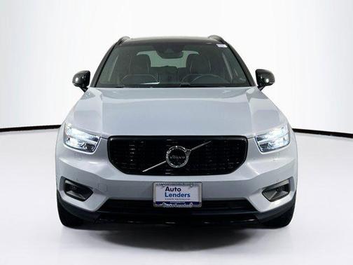 2022 Volvo XC40 T5 R-Design