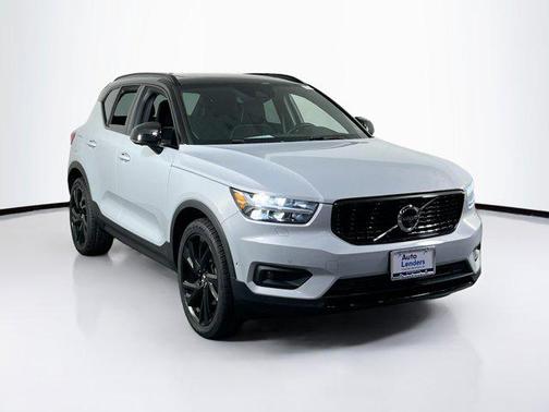 2022 Volvo XC40 T5 R-Design