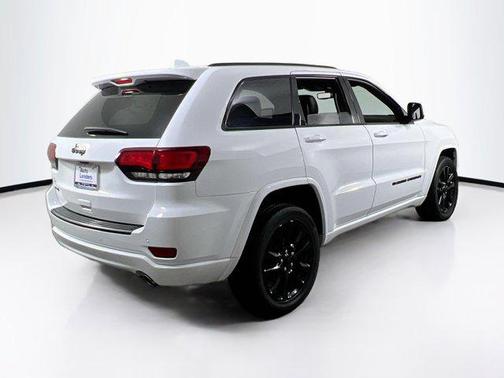 2022 Jeep Grand Cherokee Laredo