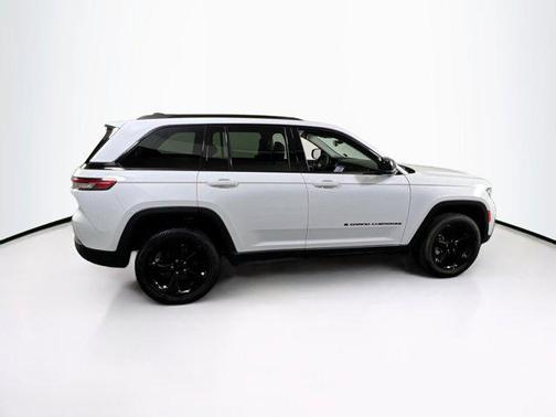 Bright White Clearcoat 2023 Jeep Grand Cherokee Limited
