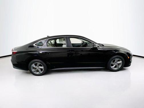 2022 Hyundai SONATA SE
