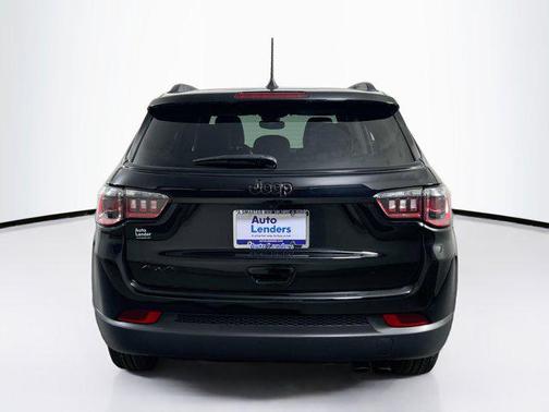Diamond Black Crystal Pearlcoat 2022 Jeep Compass Latitude