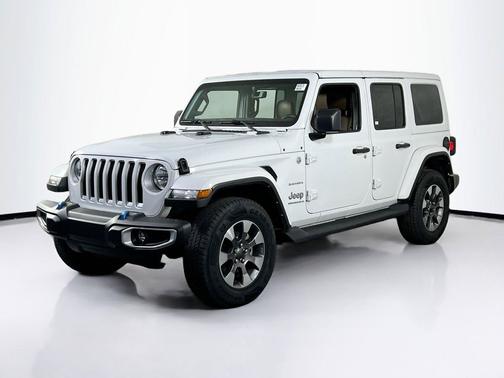 Bright White Clearcoat 2023 Jeep Wrangler 4-Door Sahara 4x4