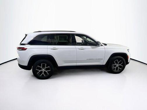 Bright White Clearcoat 2023 Jeep Grand Cherokee Limited