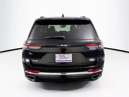 Diamond Black Crystal Pearlcoat 2022 Jeep Grand Cherokee Overland