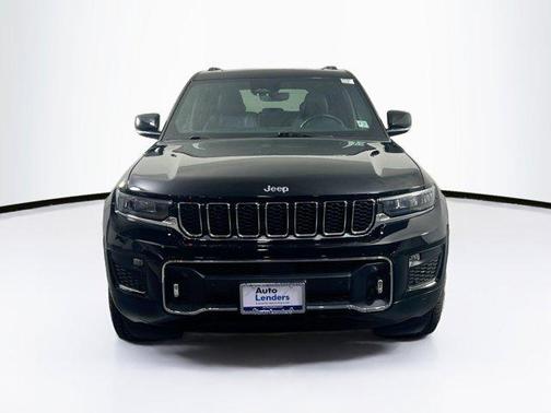 Diamond Black Crystal Pearlcoat 2022 Jeep Grand Cherokee Overland
