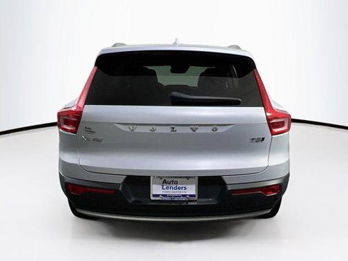 2020 Volvo XC40 T5 Momentum