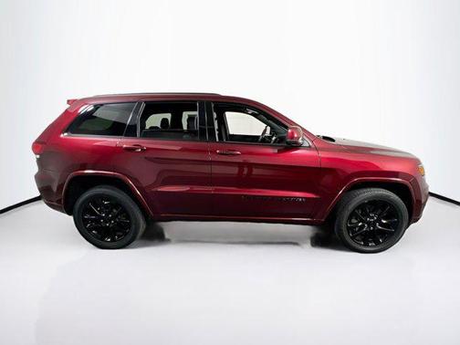 2022 Jeep Grand Cherokee Laredo