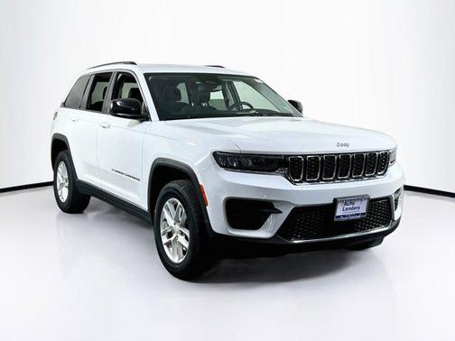 Bright White Clearcoat 2023 Jeep Grand Cherokee Laredo