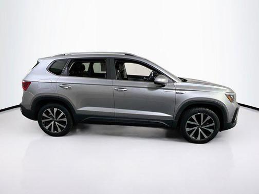 Platinum Gray Metallic 2022 Volkswagen Taos 1.5T SE